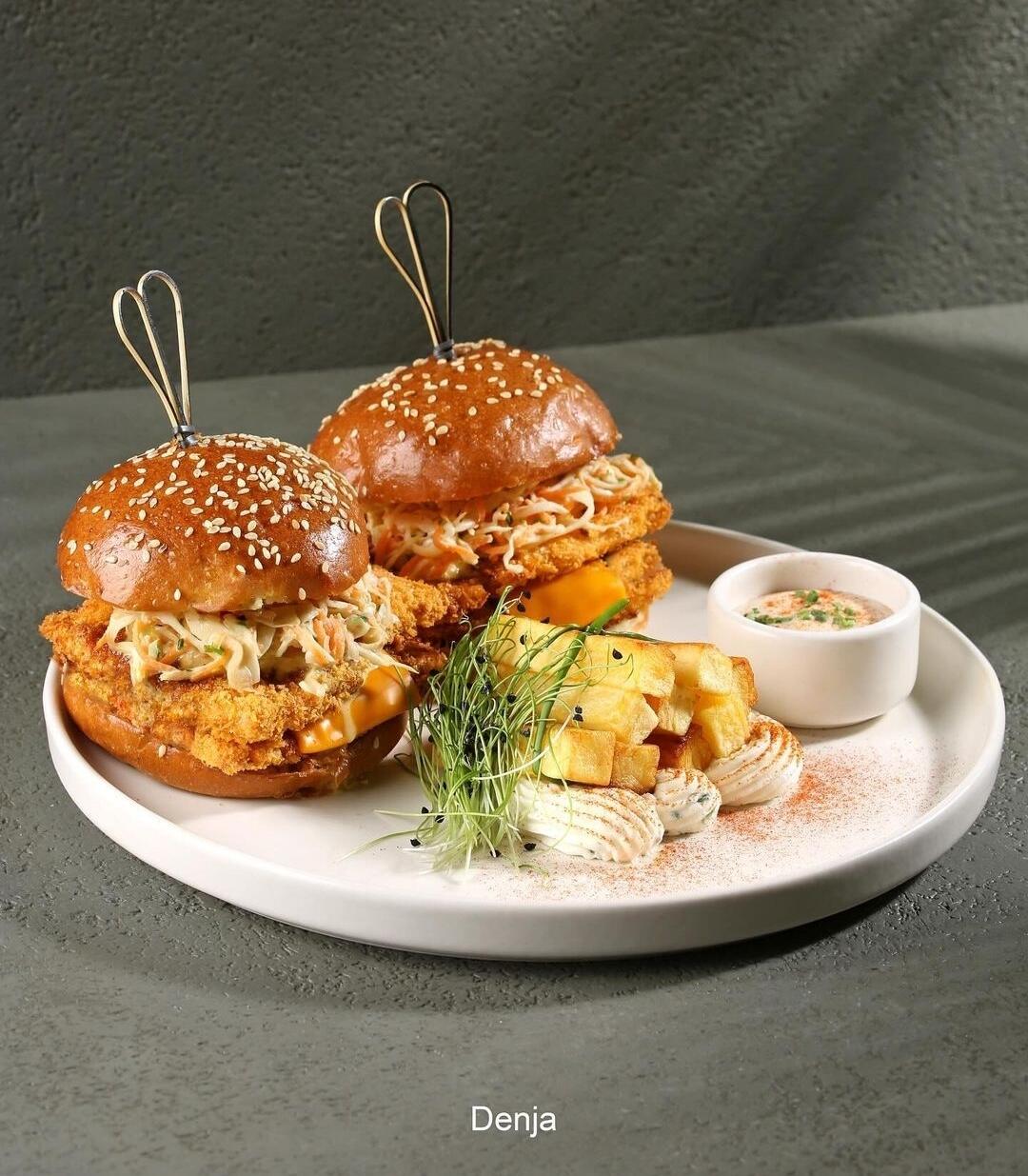 کافه رستوران دنجا