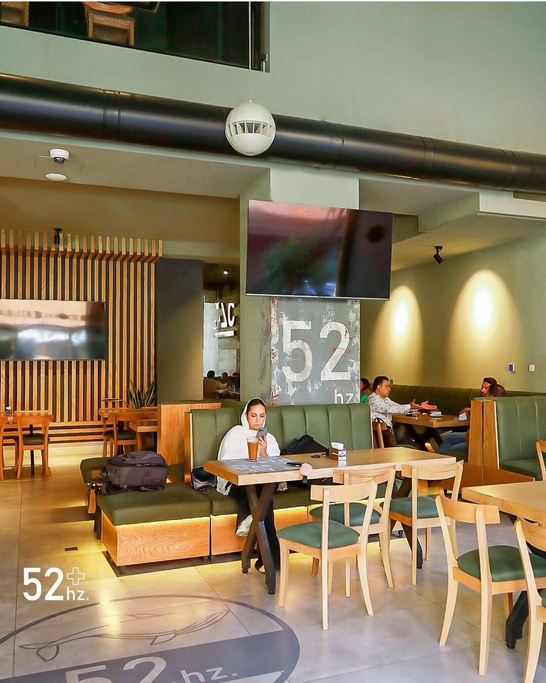 کافه رستوران 52 هرتز