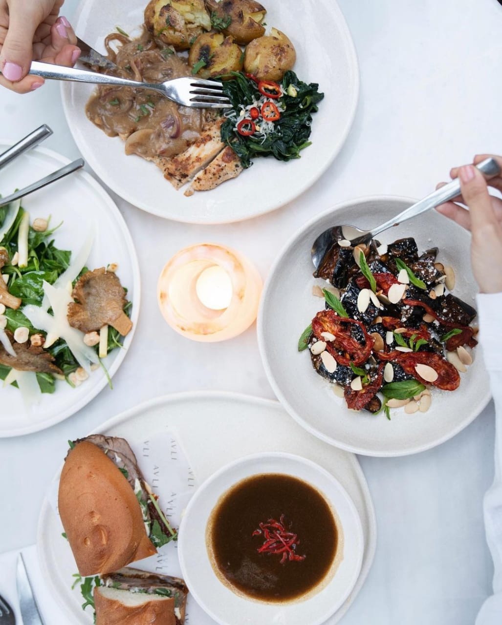 کافه رستوران آولی